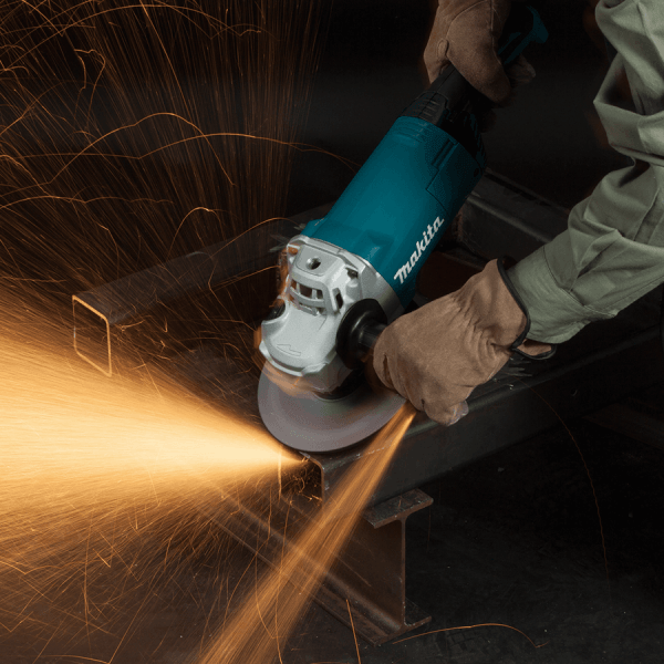 Makita GA7060R Angle Grinder 7