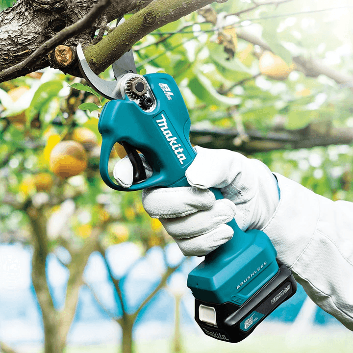 Makita UP100DSMJ 12V Cordless Pruning Shears (CXT) [Kit] - KHM Megatools Corp.