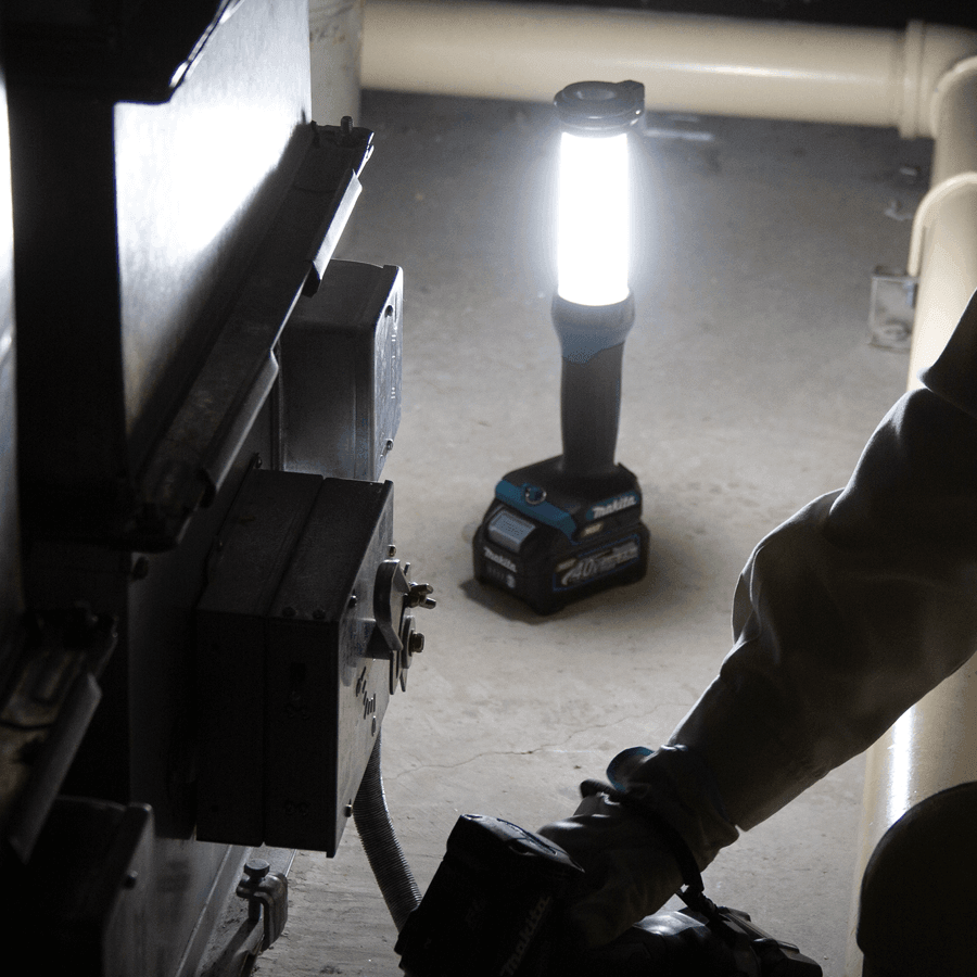 Makita ML002G 40V Cordless Worklight 710lm (XGT) Bare] | Makita by KHM Megatools Corp.