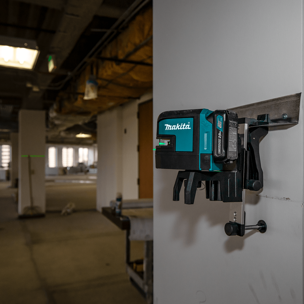 Makita SK106GDZ Cordless Cross Line Laser Level (Green) 12V CXT [Bare] - KHM Megatools Corp.