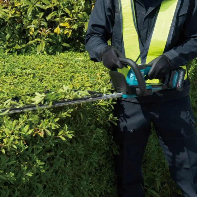 Makita UH021GZ 40V Cordless Brushless Hedge Trimmer 60cm(23-5/8